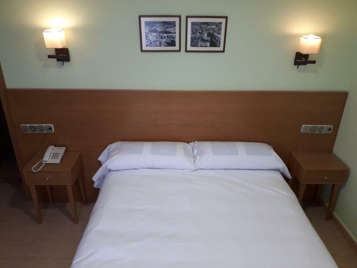 Hostal Los Batallones Torrejon de Velasco Eksteriør billede